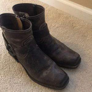 20% off bundles. Frye boots